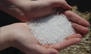 Granza de plástico, materia prima para fabricar film estirable